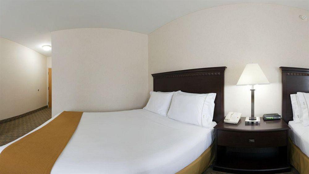 Holiday Inn Express & Suites Carneys Point - Pennsville By Ihg Екстериор снимка