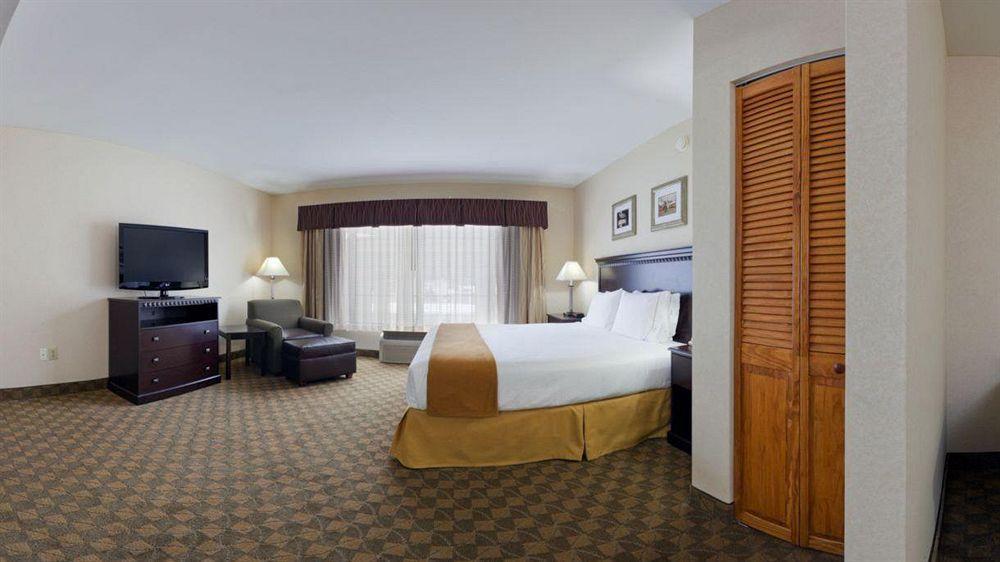 Holiday Inn Express & Suites Carneys Point - Pennsville By Ihg Екстериор снимка