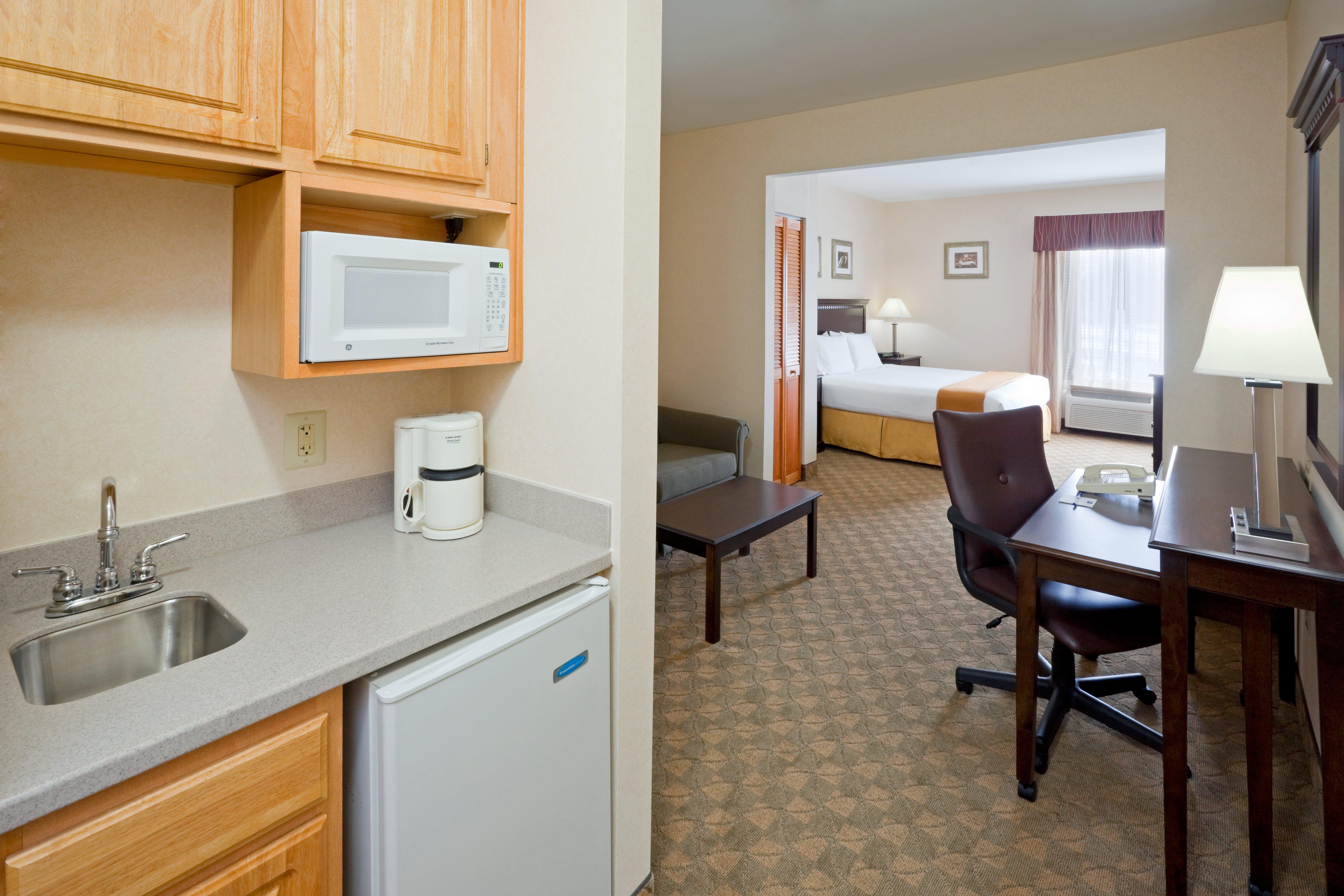 Holiday Inn Express & Suites Carneys Point - Pennsville By Ihg Екстериор снимка