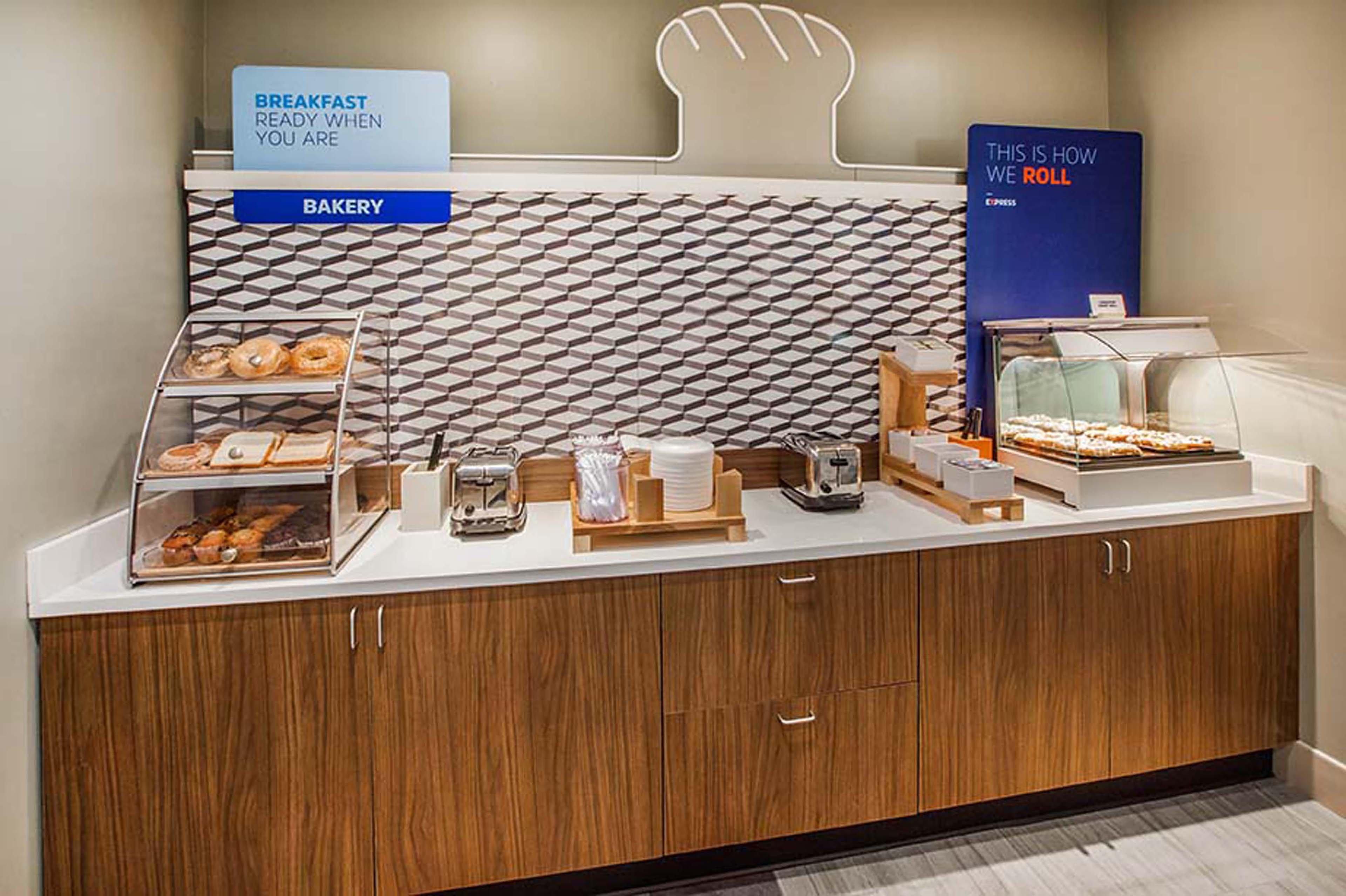 Holiday Inn Express & Suites Carneys Point - Pennsville By Ihg Екстериор снимка