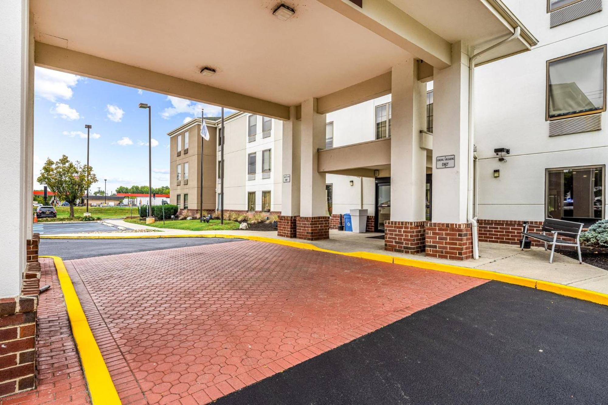 Holiday Inn Express & Suites Carneys Point - Pennsville By Ihg Екстериор снимка