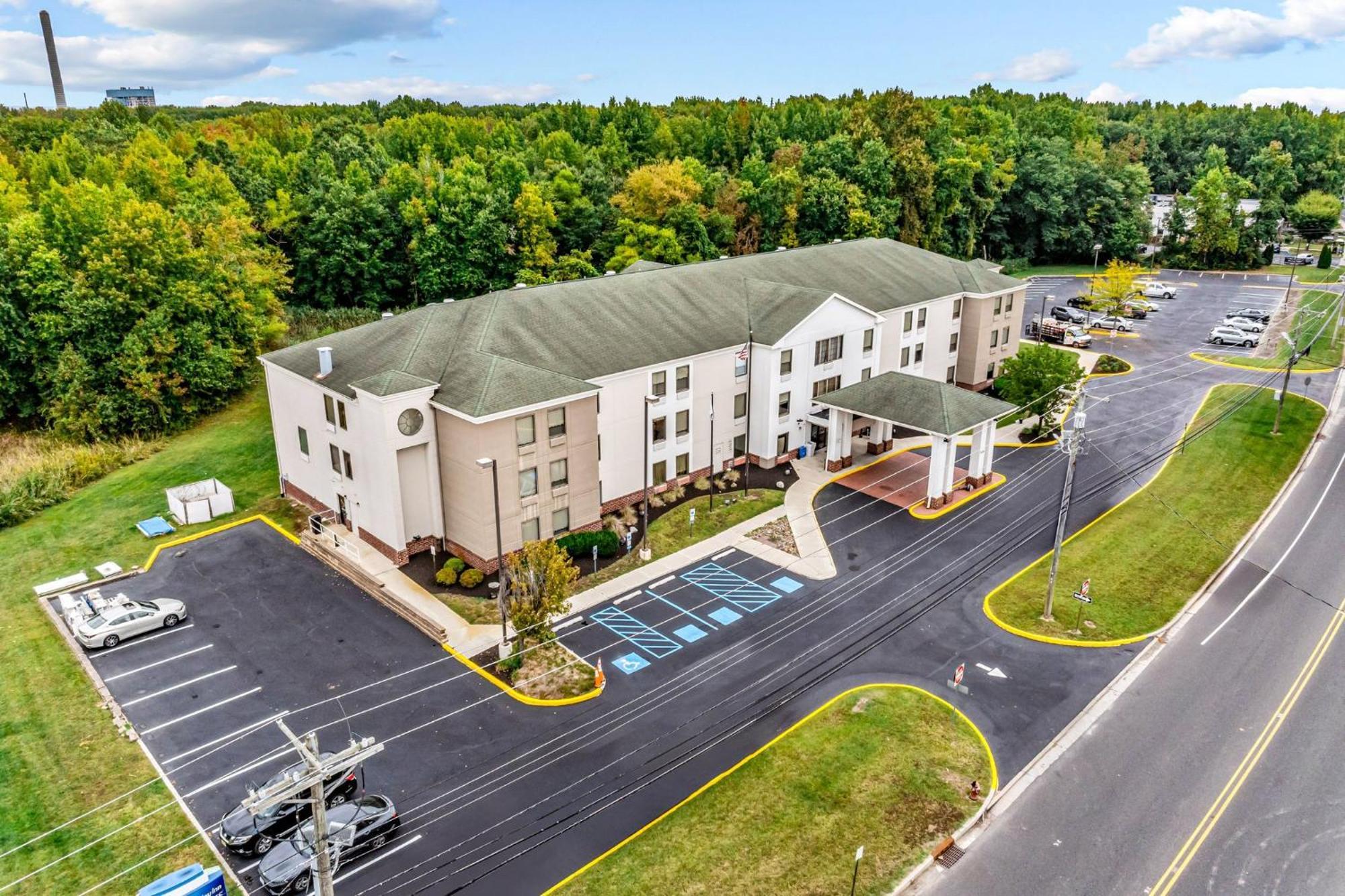 Holiday Inn Express & Suites Carneys Point - Pennsville By Ihg Екстериор снимка