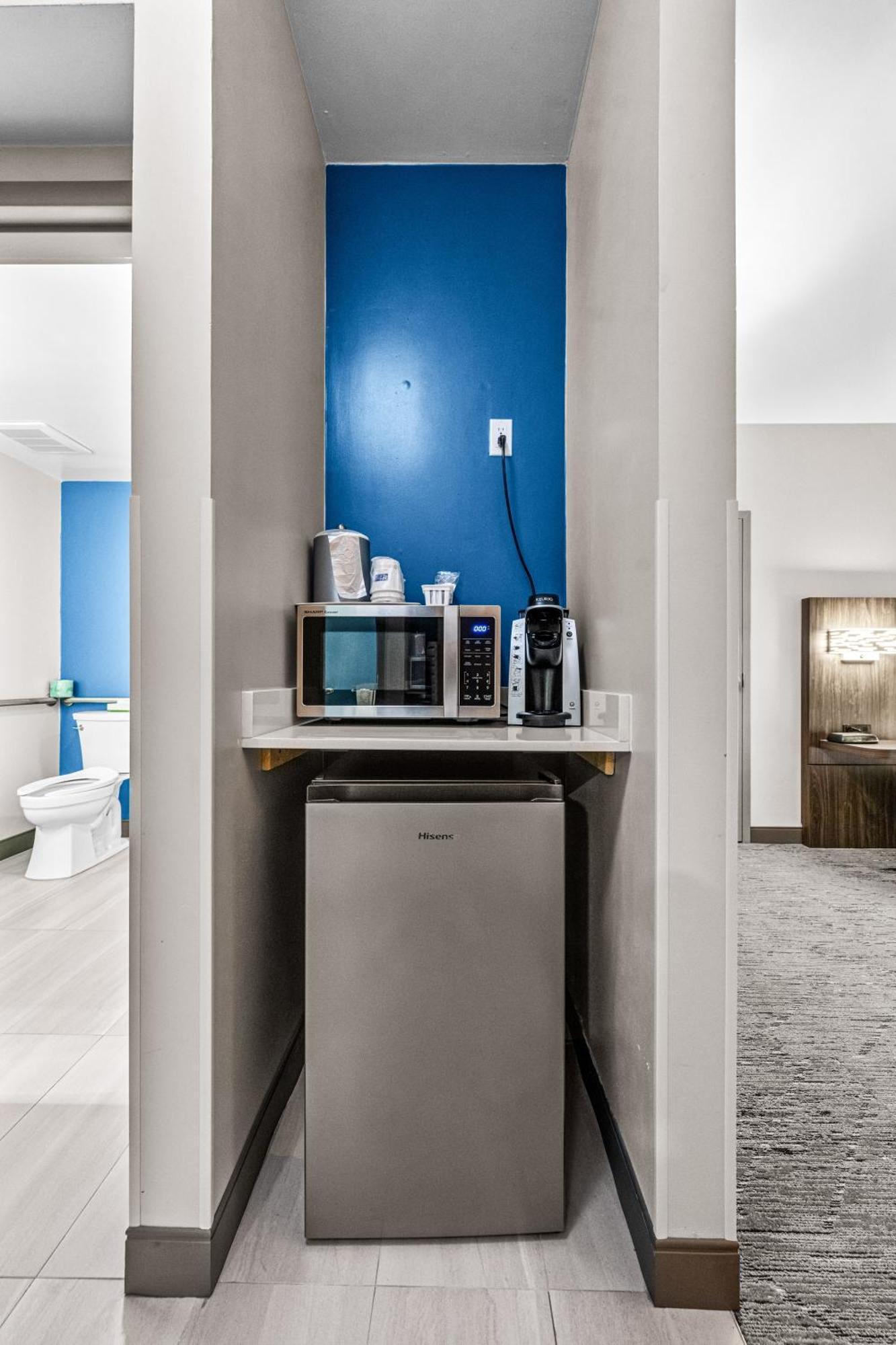 Holiday Inn Express & Suites Carneys Point - Pennsville By Ihg Екстериор снимка