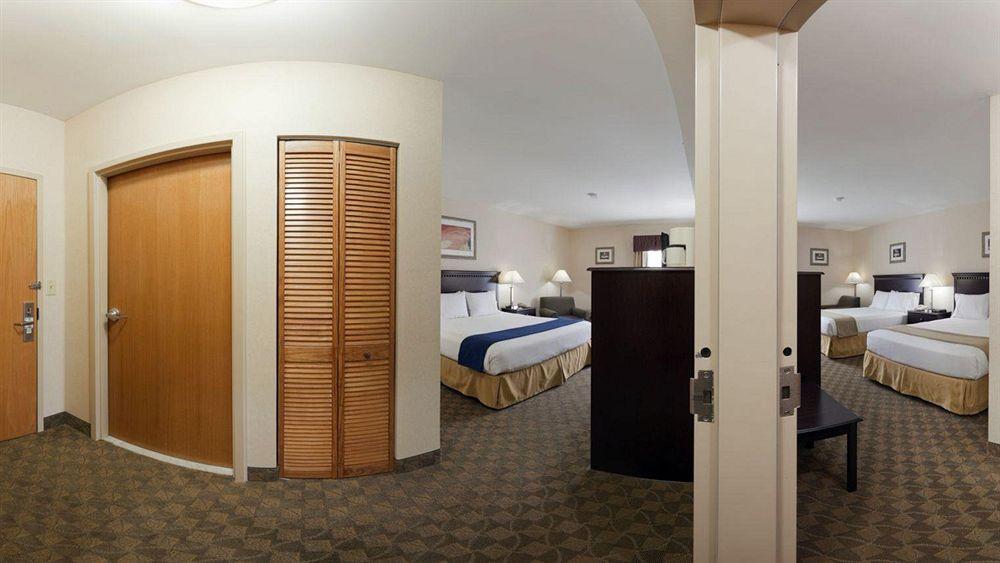 Holiday Inn Express & Suites Carneys Point - Pennsville By Ihg Екстериор снимка